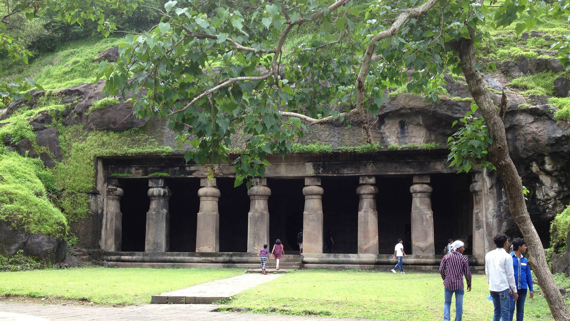 Elephanta Caves - History, Facts, Location, Built By, Entry Fee | Adotrip