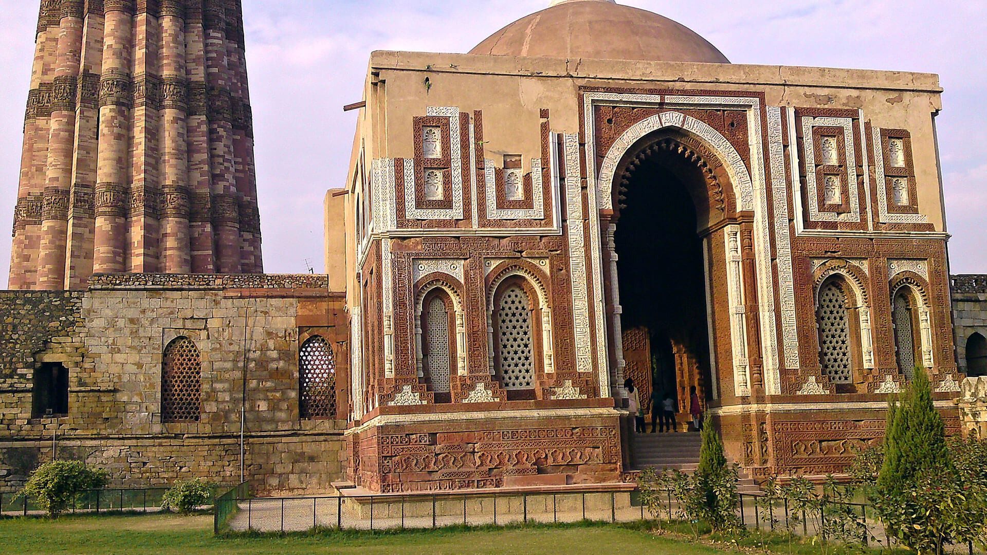 Qutub Minar - History, Tickets, Architecture, Sightseeing, Location |  Adotrip