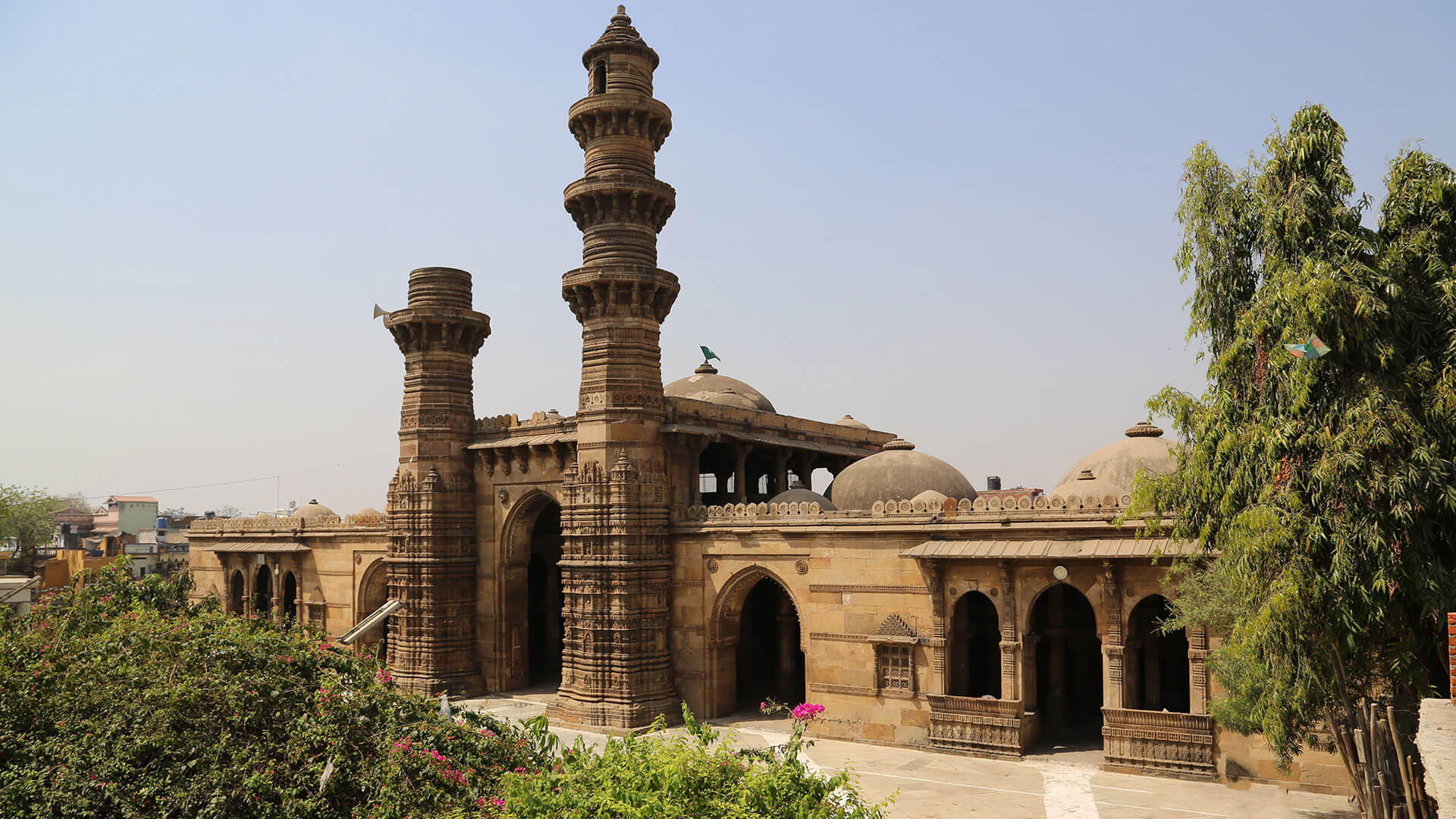 Jhulta Minar - History, Timing, Architecture, Entry Fee, Major ...