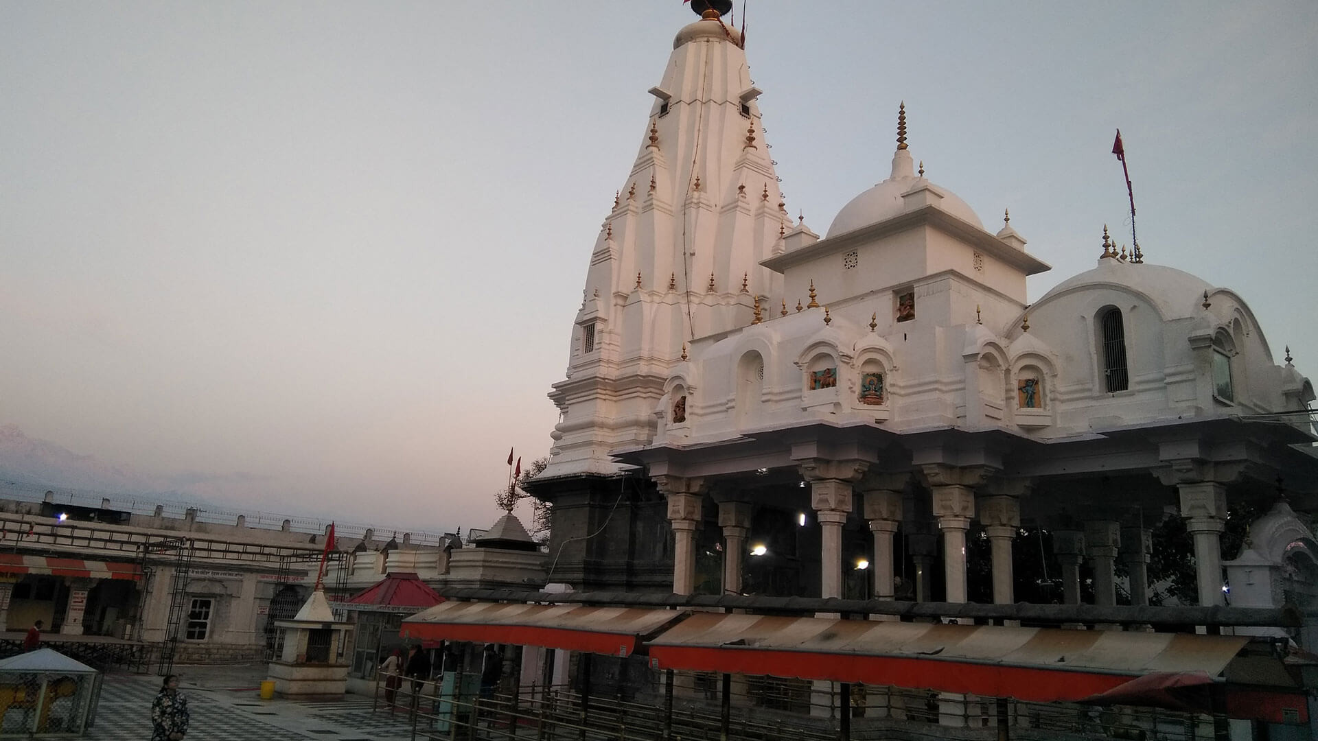 Mata Shri Bajreshwari Devi Temple - History, Timings, Story, Location ...