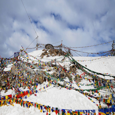 Khardung La Pass - Location, Weather, How to Reach, Things to Do | Adotrip