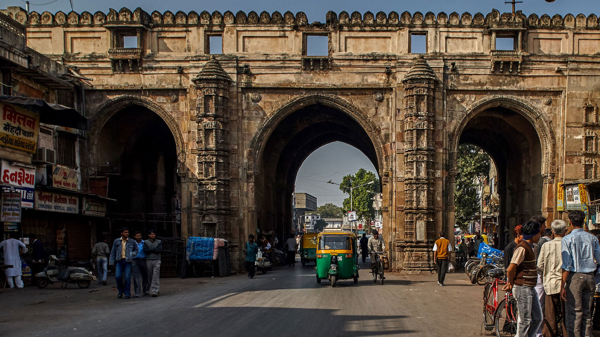 Bhadra_Fort_&_Teen_Darwaza_Attractions