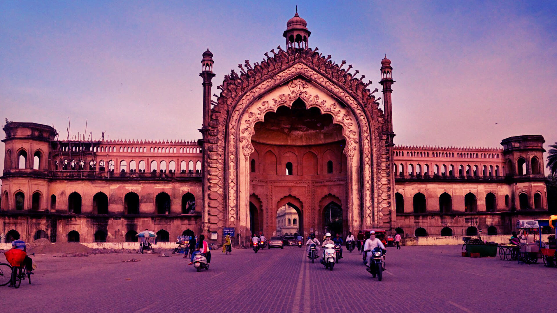 Rumi_Darwaza_Attractions