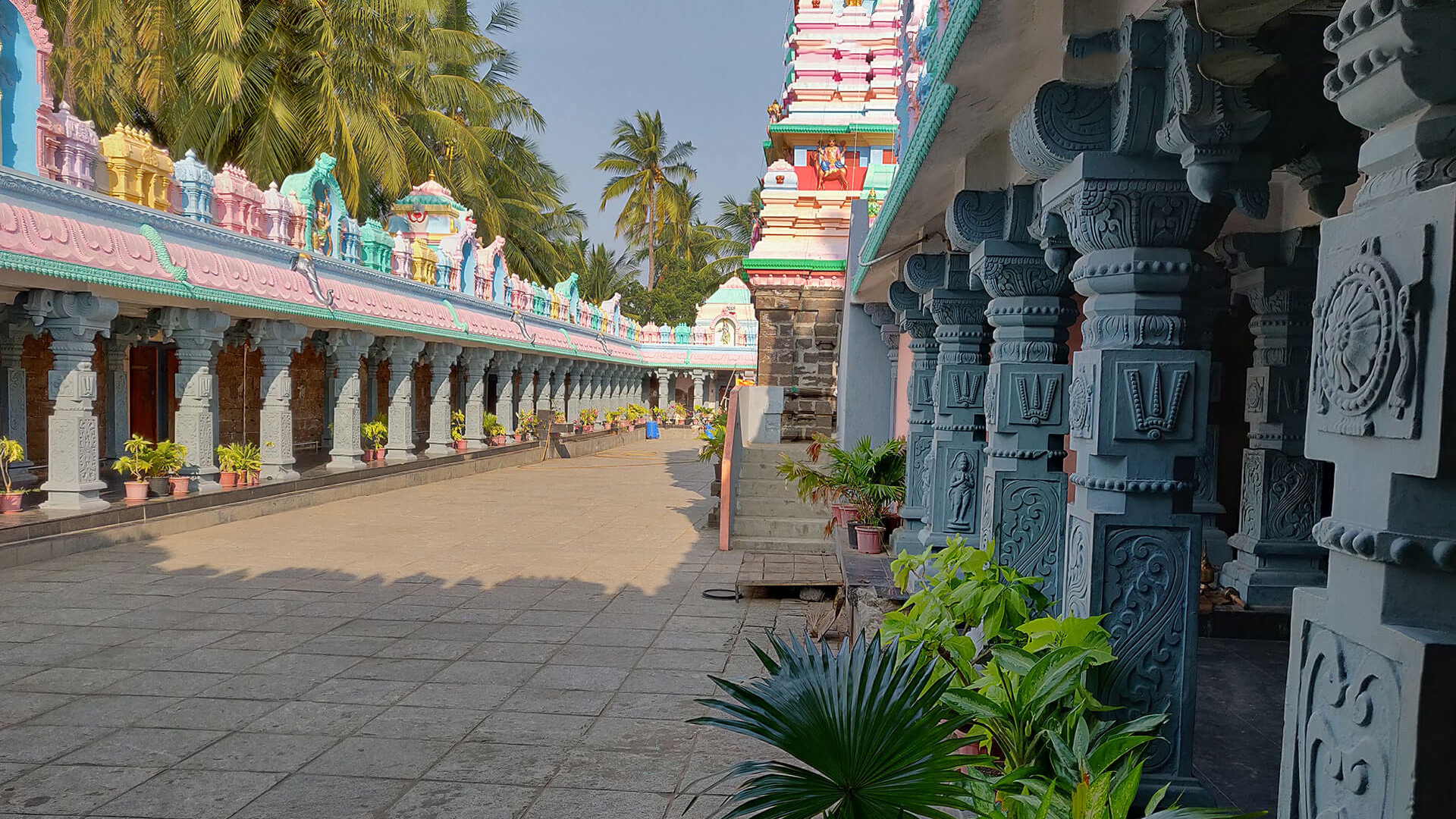 Yadagirigutta Sri Lakshmi Narasimha Swamy Darshanam Famus