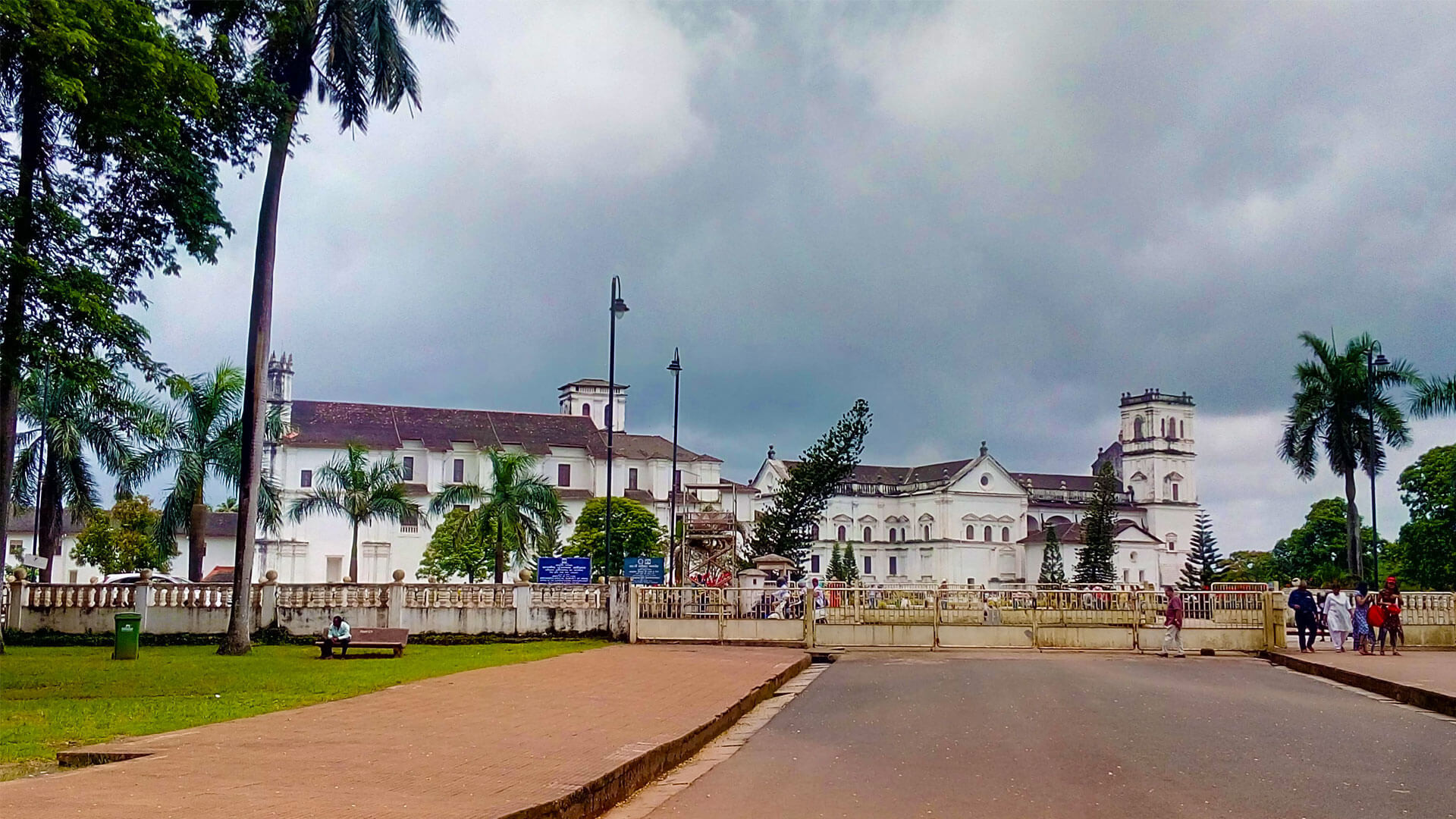 Bom_Jesus_Church_Goa_Attractions