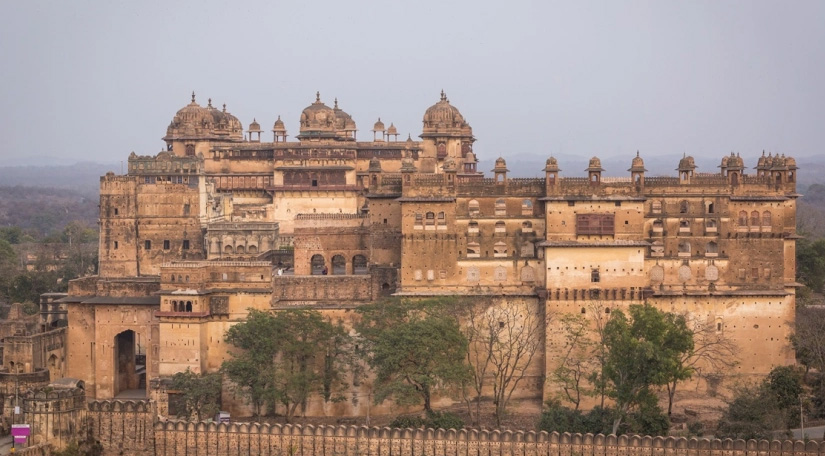 Orchha Fort Complex: Ancient Castle